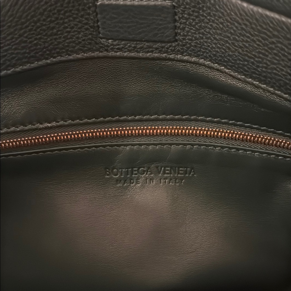 Bottega Veneta Dark Green Shoulder Bag with Gold Chain - Picture 2 of 4
